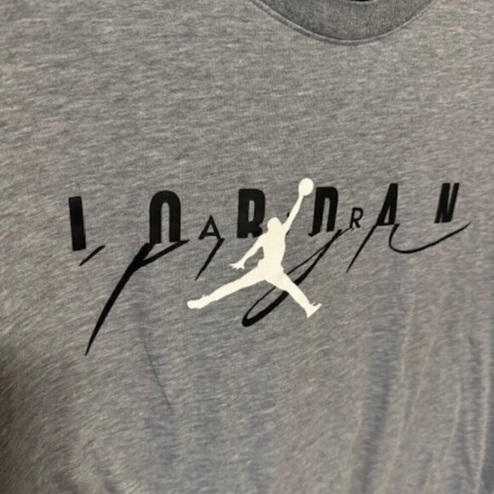 Nike Air Jordan Men's Grey Graphic Logo Short Sleeve Size Medium - Picture 2 of 4